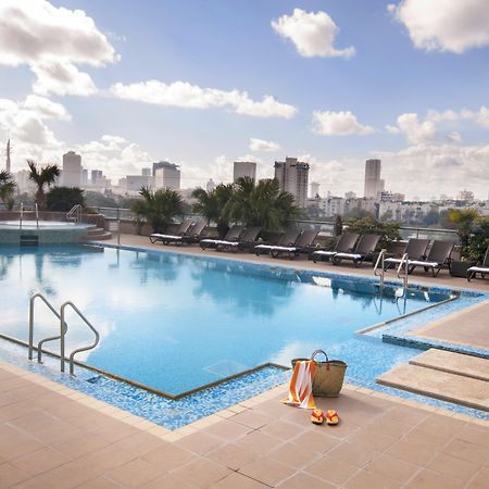 레오나르도 시티 타워 호텔 Giv'atayim 외부 사진 The swimming pool at the hotel