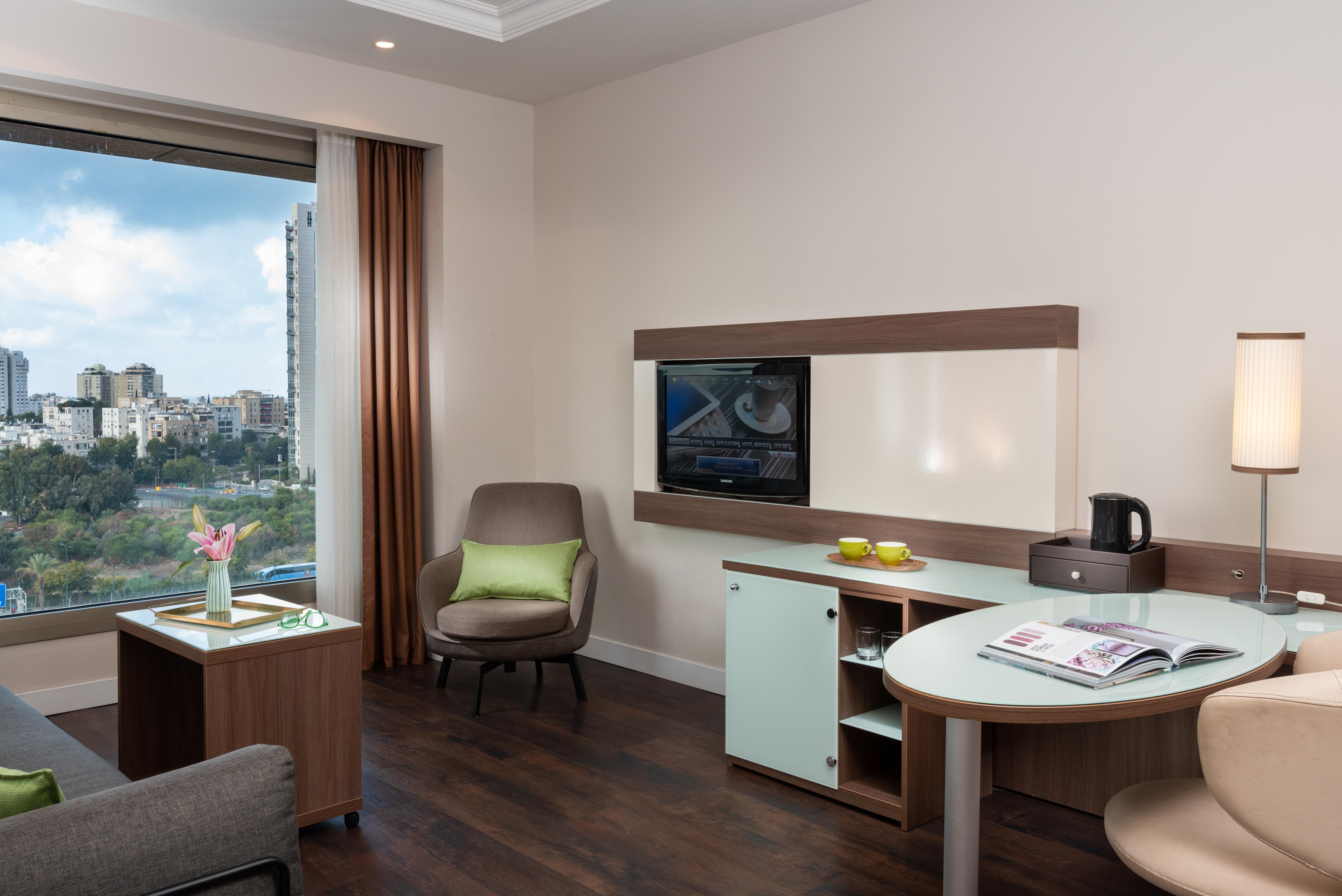 레오나르도 시티 타워 호텔 Giv'atayim 외부 사진 A room at the hotel