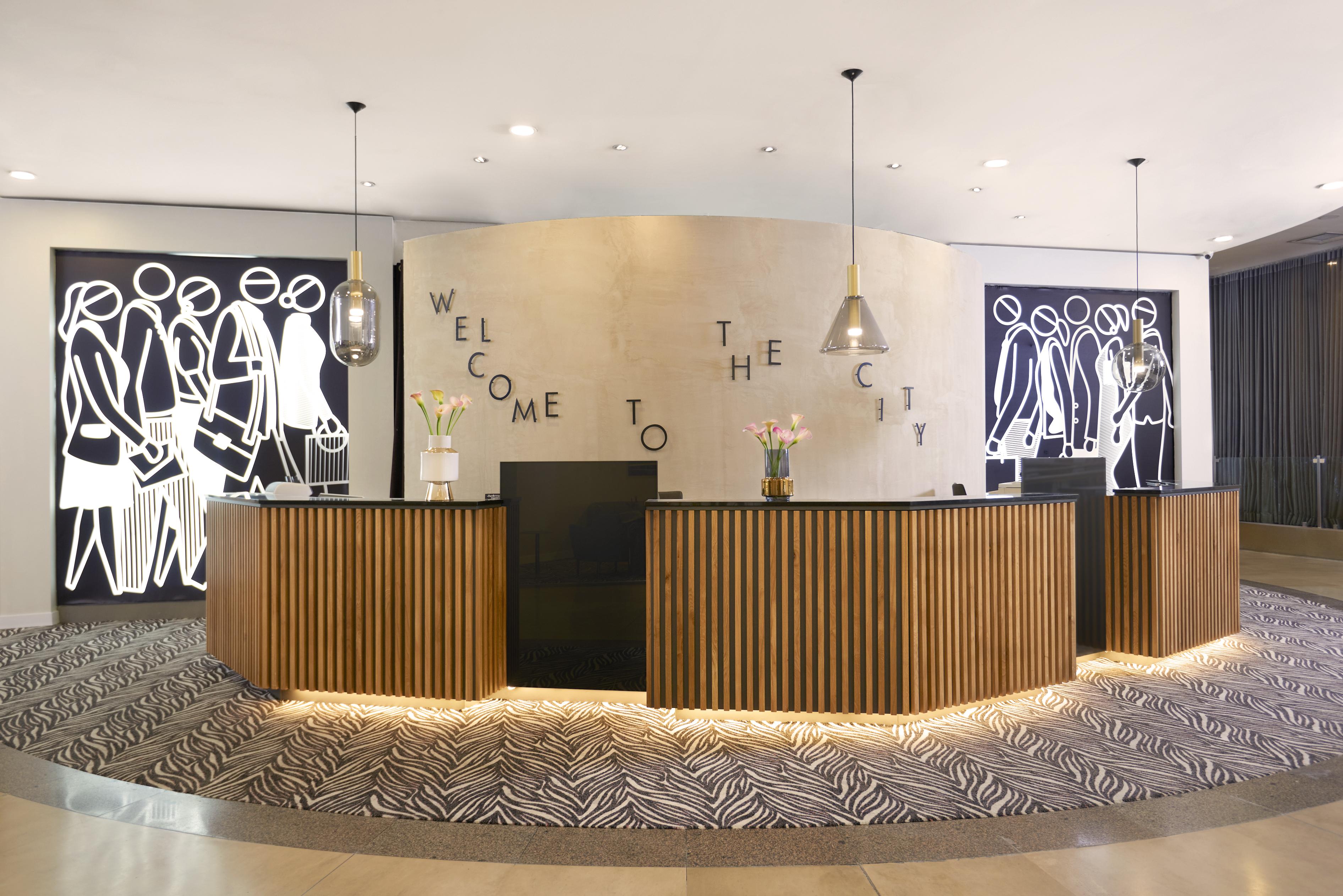 레오나르도 시티 타워 호텔 Giv'atayim 외부 사진 The City Hotel reception