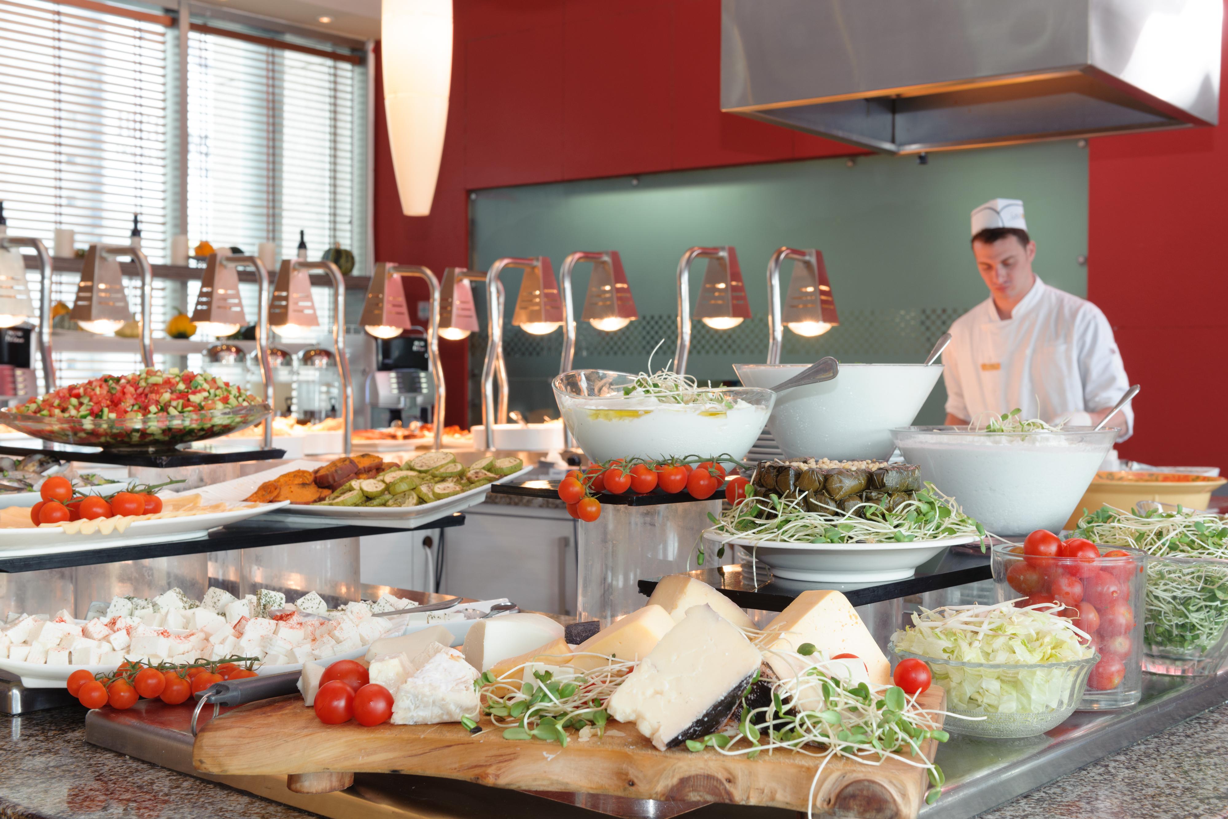 레오나르도 시티 타워 호텔 Giv'atayim 외부 사진 A salad bar