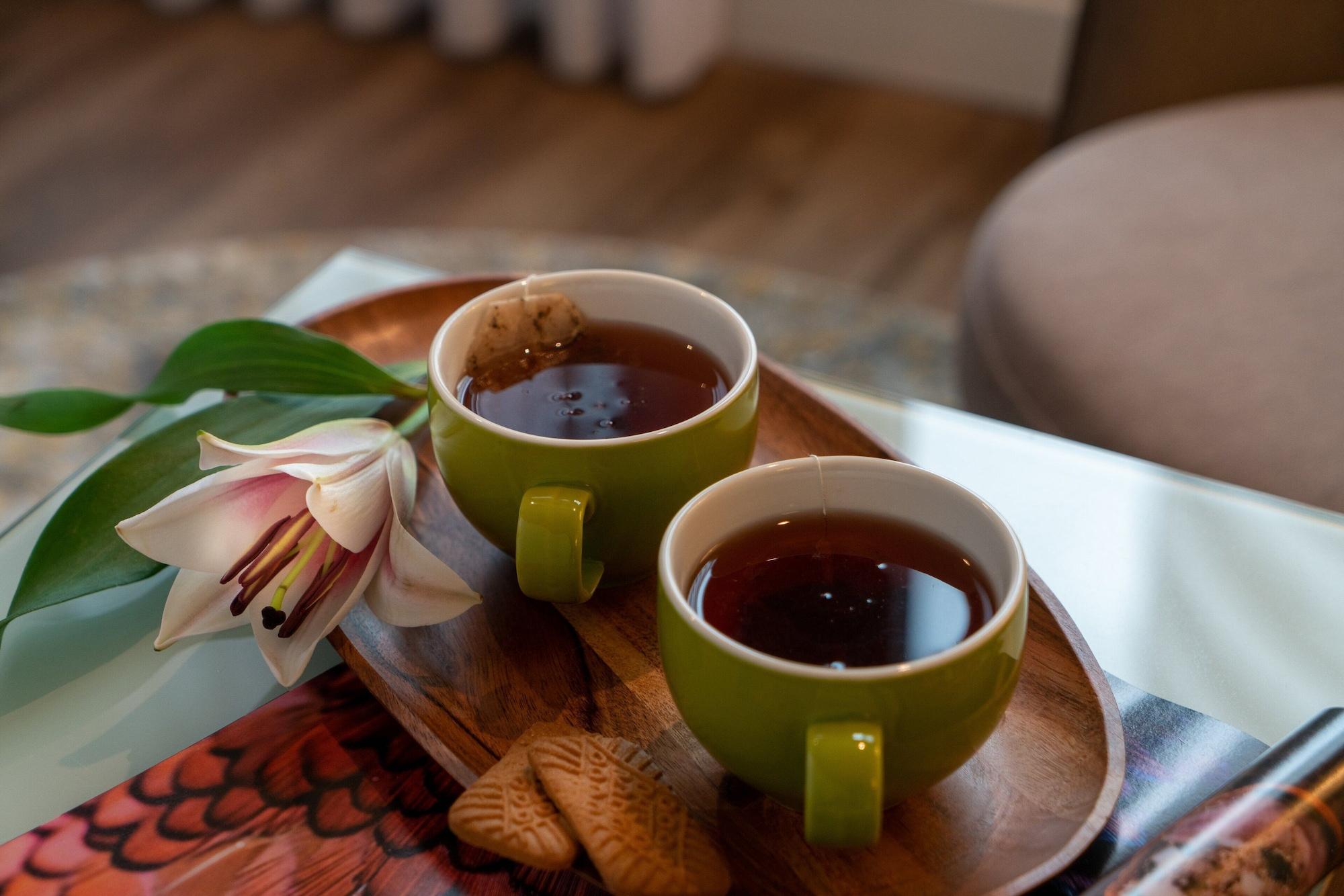 레오나르도 시티 타워 호텔 Giv'atayim 외부 사진 Two cups of tea