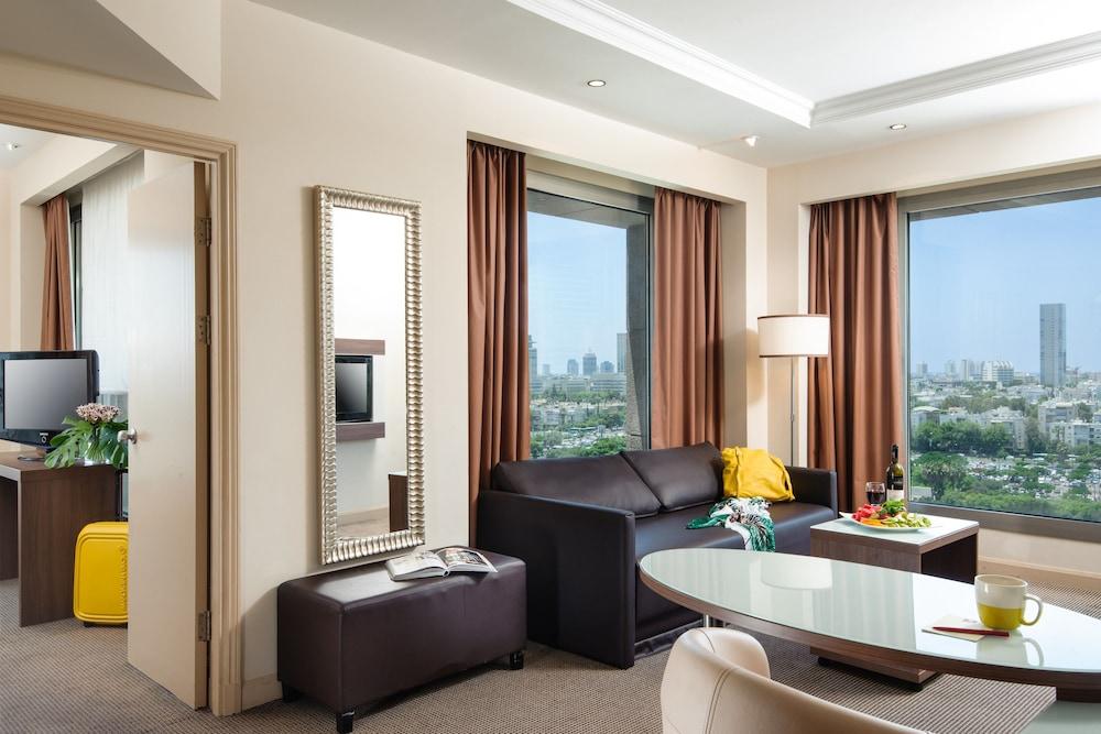 레오나르도 시티 타워 호텔 Giv'atayim 외부 사진 A suite at the Hilton Tel Aviv