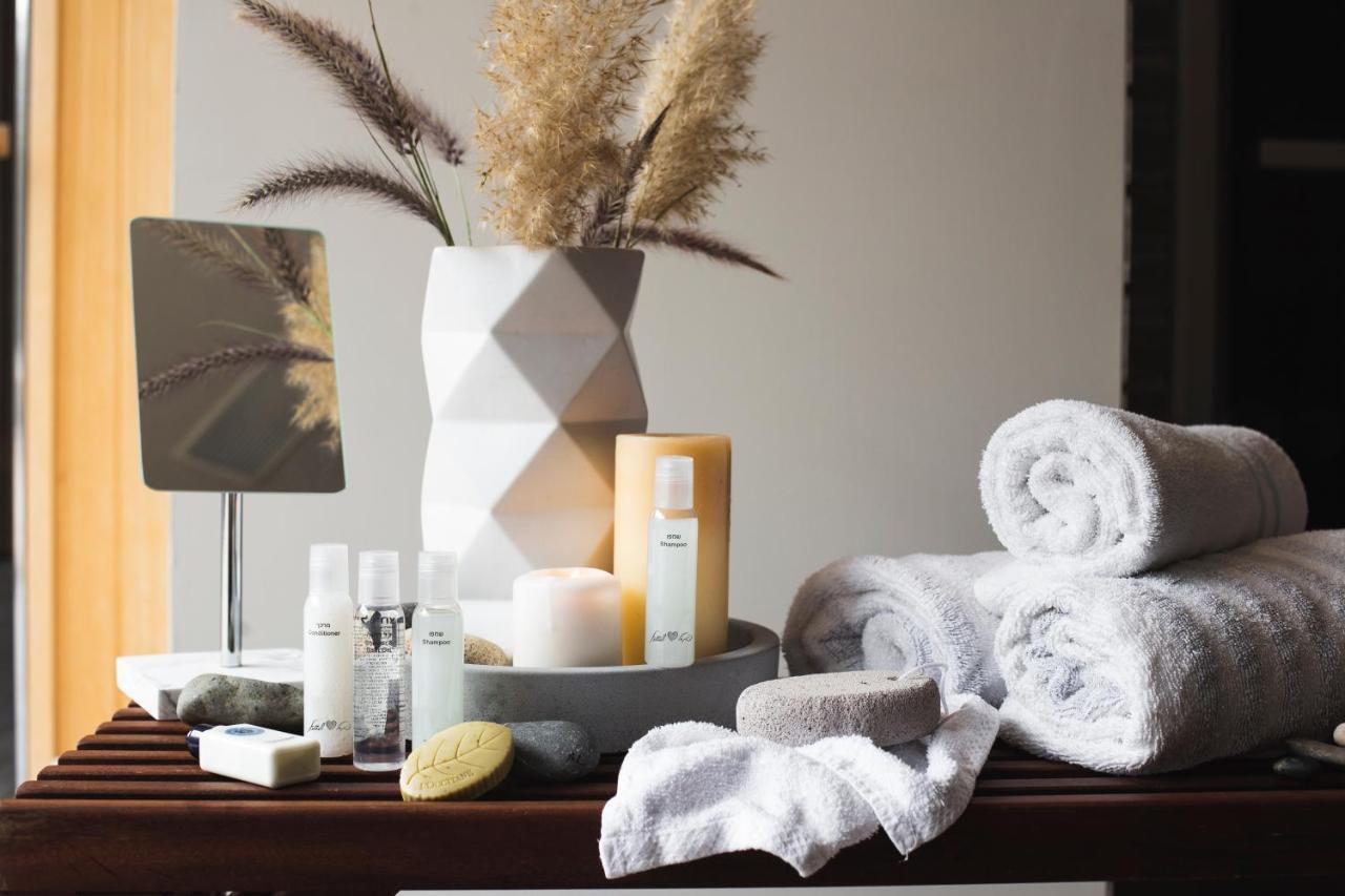 레오나르도 시티 타워 호텔 Giv'atayim 외부 사진 Skincare products